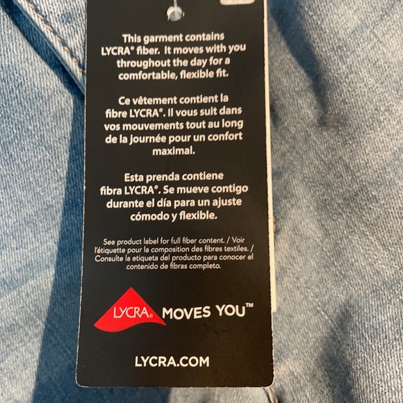 NWT****WOMENS SCULPT LIGHT WASH W/RIP DETAIL - Picture 3 of 9